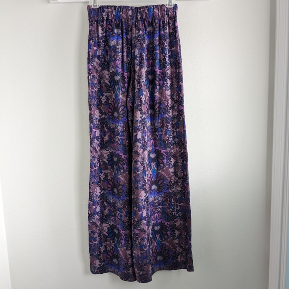 Mossimo Super Wide Leg Flowy Floral Pants - Small - Picture 3 of 5